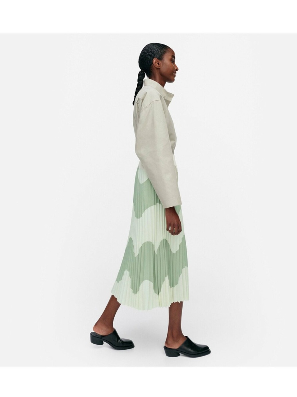 Marimekko Pleated Wave-Pattern Midi Skirt in Sage and White - Picture 3 of 9